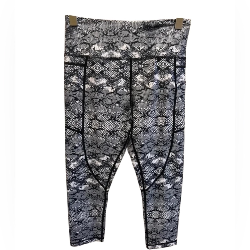 Zyia Active Black & White Leggings Sz 6-8